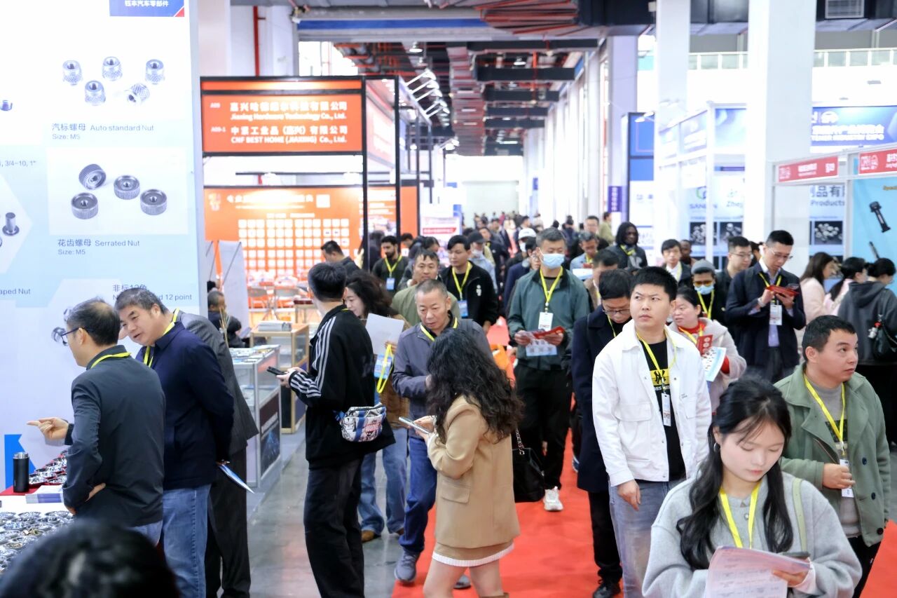 Éviter les pièges lors de l'achat de fixations ! AOKE vous apprend à identifier exactement ce dont vous avez besoin