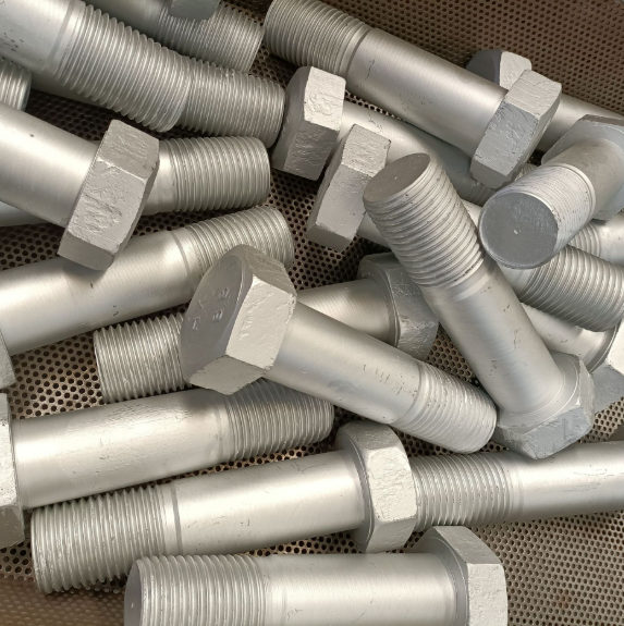 Quelle est la différence entre les boulons galvanisés à chaud et les boulons Dacromet ?